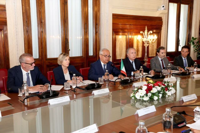 Bakan Yerlikaya ve Piantedosi Güvenlik İşbirliği İçin Roma'da Bir Araya Geldi