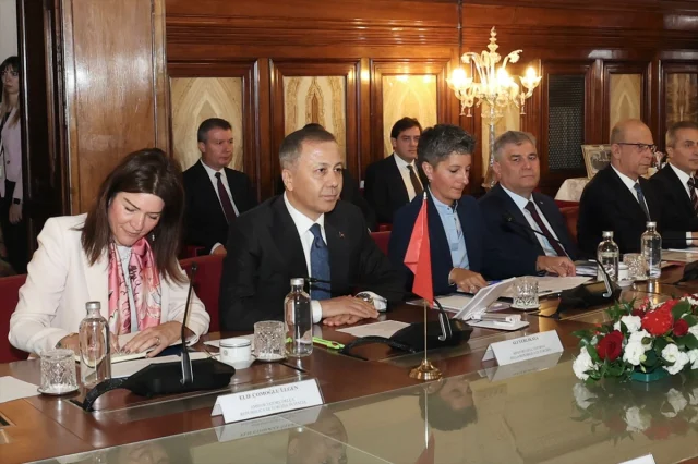 Bakan Yerlikaya ve Piantedosi Güvenlik İşbirliği İçin Roma'da Bir Araya Geldi