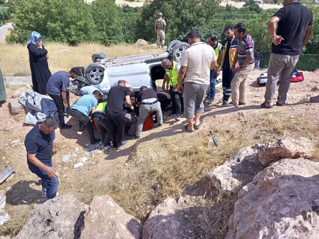 Siirt'te Trafik Kazası: Hafif Ticari Araç Şarampole Yuvarlan...