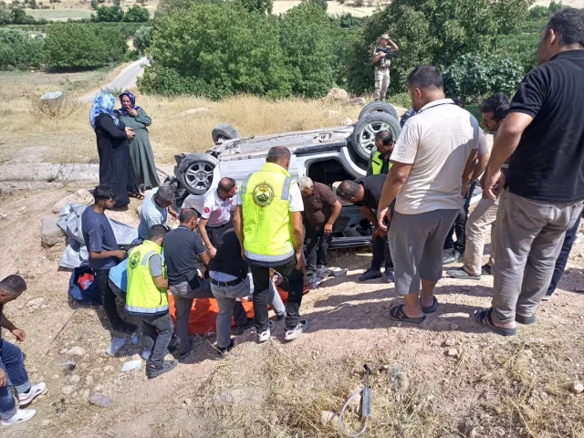 Siirt'te Trafik Kazası: Hafif Ticari Araç Şarampole Yuvarlandı, 7 Yaralı