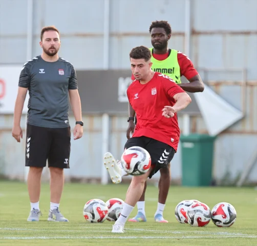 Sivasspor Erzurumspor Deplasmanında İlk Maçına Hazırlanıyor