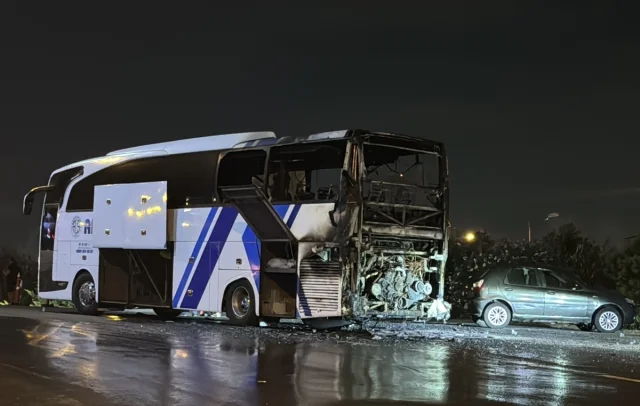 Ümraniye'de Yolcu Otobüsünde Çıkan Yangın Panik Yarattı
