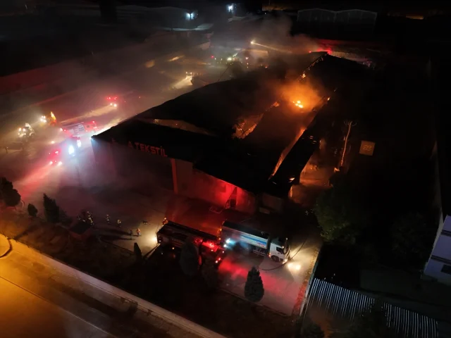 Çorum Organize Sanayi Bölgesi'ndeki Tekstil Fabrikası Yangını Kontrol Altına Alındı