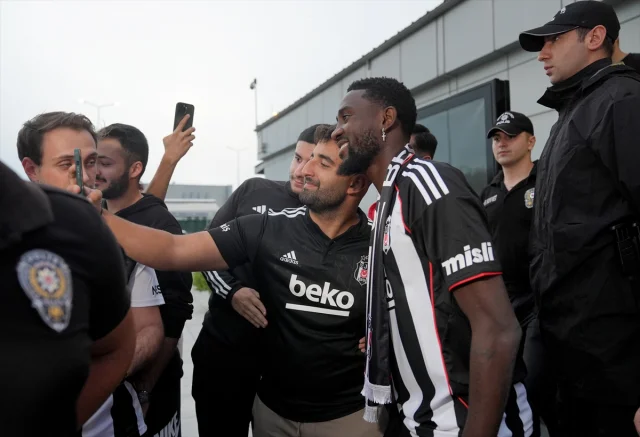 Beşiktaş'ın Yeni Transferi Ndidi İstanbul'da Coşkuyla Karşılandı