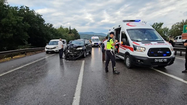 Sakarya'da Zincirleme Trafik Kazası 10 Kişiyi Yaraladı