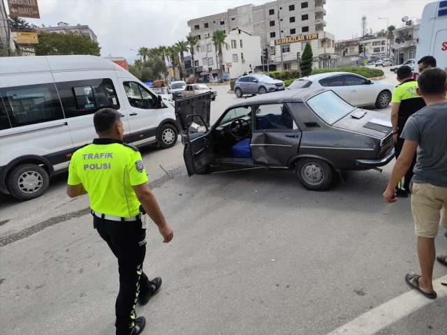 Adana'da Trafik Kazası Can Yaktı Üç Kişi Yaralandı