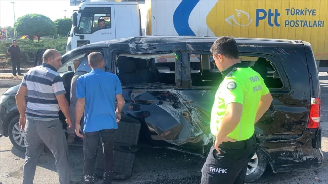 Karaman'da Trafik Kazası Turistleri Yaraladı