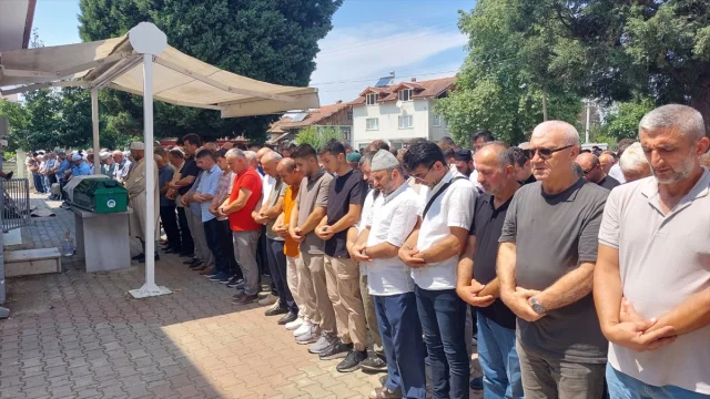 Sakarya'da Asansör Faciası: Eski Belediye Başkanı Gençağa Koç Hayatını Kaybetti