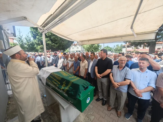 Sakarya'da Asansör Faciası: Eski Belediye Başkanı Gençağa Koç Hayatını Kaybetti