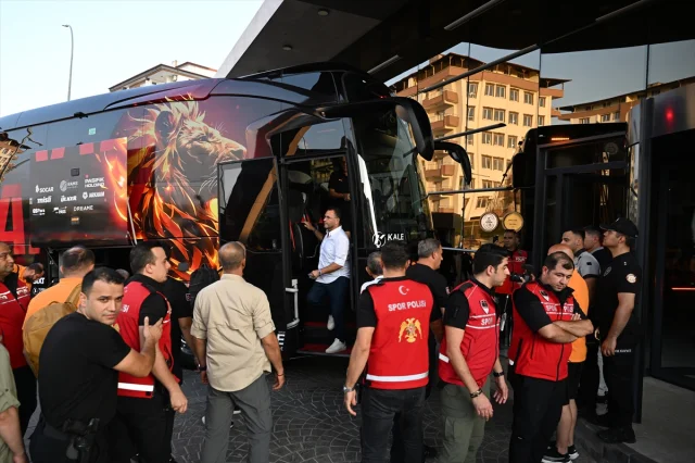 Galatasaray Gaziantep'te Taraftarlarıyla Buluştu