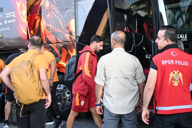 Galatasaray Gaziantep'te Taraftarlarıyla Buluştu
