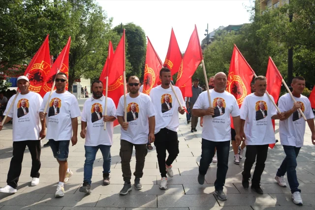 Kosova'da Eski Liderlere Destek Büyüyor: Priştine'de Coşkulu Gösteri