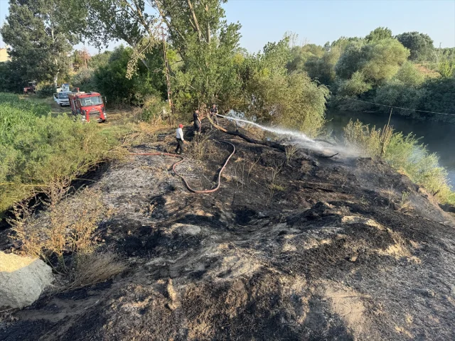 Edirne Tunca Nehri Kıyısındaki Yangın Hızla Kontrol Altına Alındı
