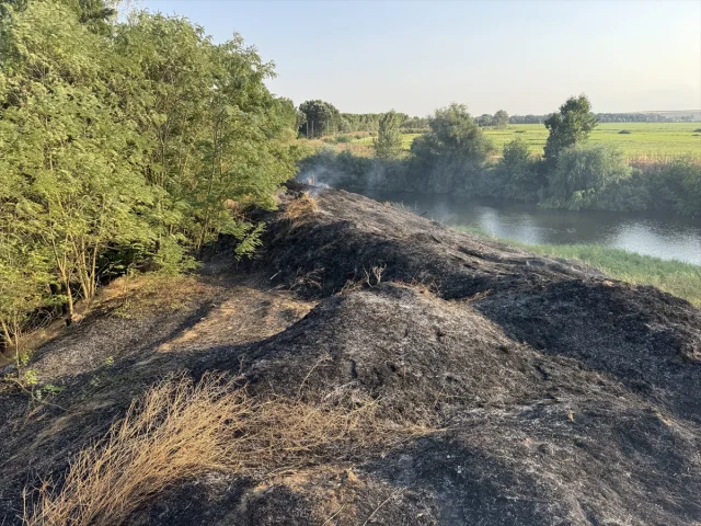 Edirne Tunca Nehri Kıyısındaki Yangın Hızla Kontrol Altına Alındı