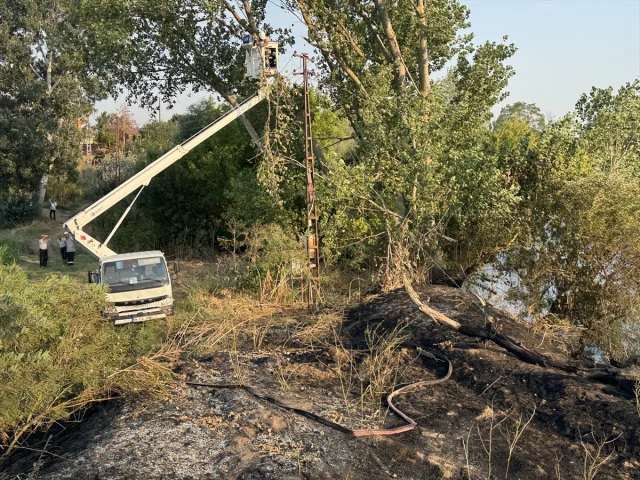 Edirne Tunca Nehri Kıyısındaki Yangın Hızla Kontrol Altına Alındı