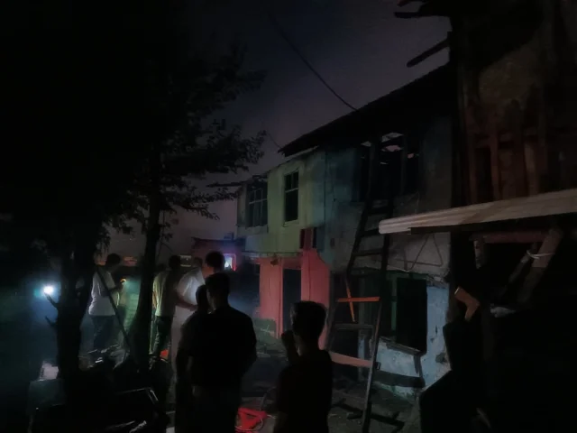 Kastamonu Tosya'daki Yangında Üç Ev Küle Döndü