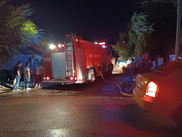 Kastamonu Tosya'daki Yangında Üç Ev Küle Döndü