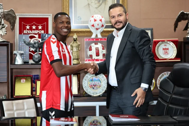 Sivasspor'un Yeni Yıldızı Luan Campos İmzayı Attı