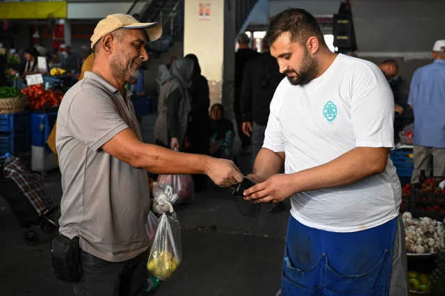 Semt Pazarlarında Kredi Kartı İle Alışveriş Dönemi Başlıyor