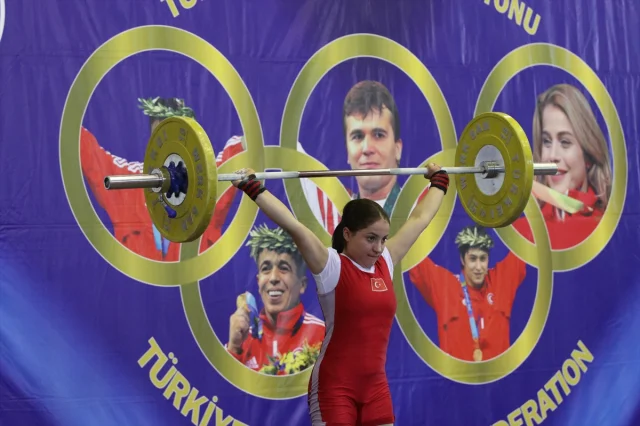 Fatma Sena Kolçak Halterde Büyük Başarılara Koşuyor