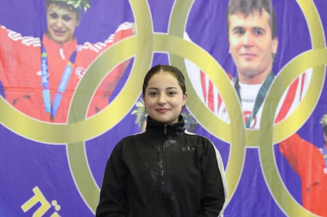 Fatma Sena Kolçak Halterde Büyük Başarılara Koşuyor
