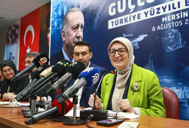 Belgin Uygur Mersin'de Türkiye Yüzyılı Vizyonunu Anlattı