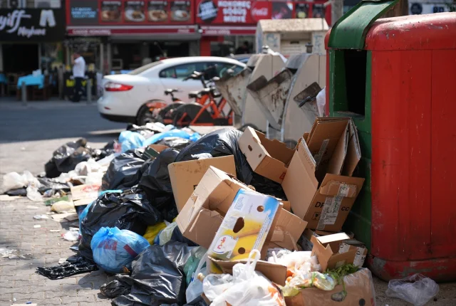 İzmir Karşıyaka'da Çöp Krizi Vatandaşları Harekete Geçirdi