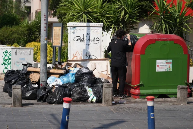 İzmir Karşıyaka'da Çöp Krizi Vatandaşları Harekete Geçirdi