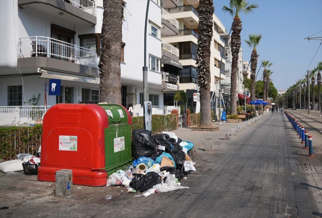 İzmir Karşıyaka'da Çöp Krizi Vatandaşları Harekete Geçirdi