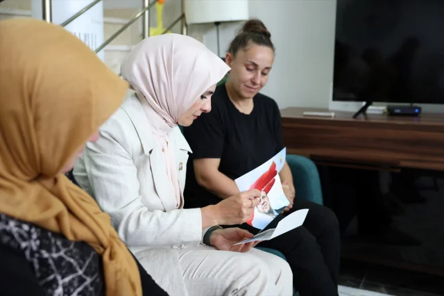 Bakan Göktaş, Şehit Ailesine Erdoğan'ın 'Terörsüz Türkiye' Mektubunu Takdim Etti