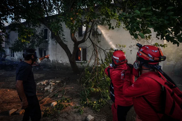 Çanakkale Bayramiç'te Orman Yangını Kontrol Altına Alınmaya Çalışılıyor
