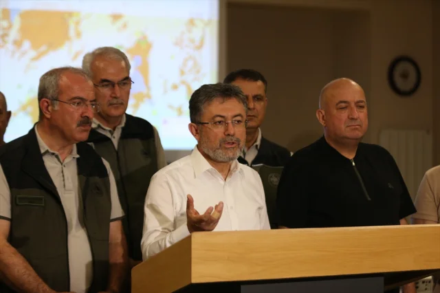 Çanakkale Yangınlarında Kritik Mücadele Sürüyor