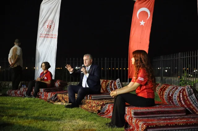 Diyarbakır'da Gençlik Buluşması: Bakan Bak'ın Konuşması ve Vizyonu