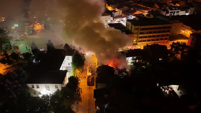 Kütahya Tavşanlı'da Çıkan Şiddetli Yangın Kontrol Altına Alı...