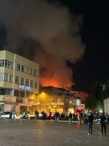 Kütahya Tavşanlı'da Çıkan Şiddetli Yangın Kontrol Altına Alındı