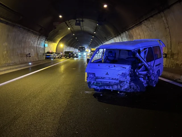 Anadolu Otoyolu'nda Trafik Kazası Kaosa Yol Açtı