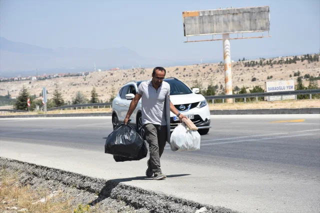 Karaman'da Akademisyen Çevre Bilinci İçin Çöpleri Topladı