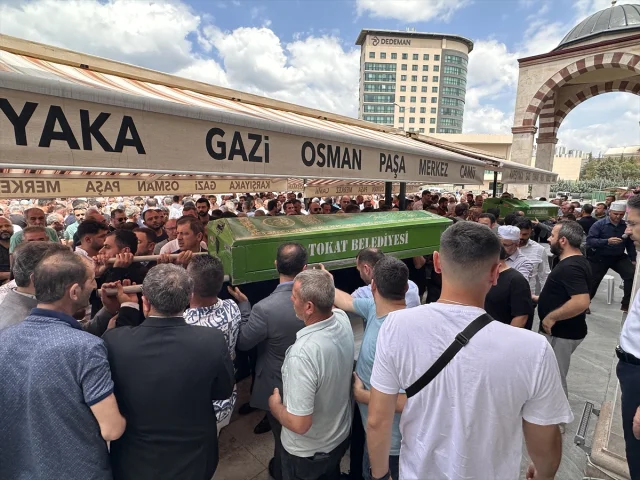 Tokat'ta Trafik Kazasında Hayatını Kaybeden Albay Çifti Son Yolculuğuna Uğurlandı