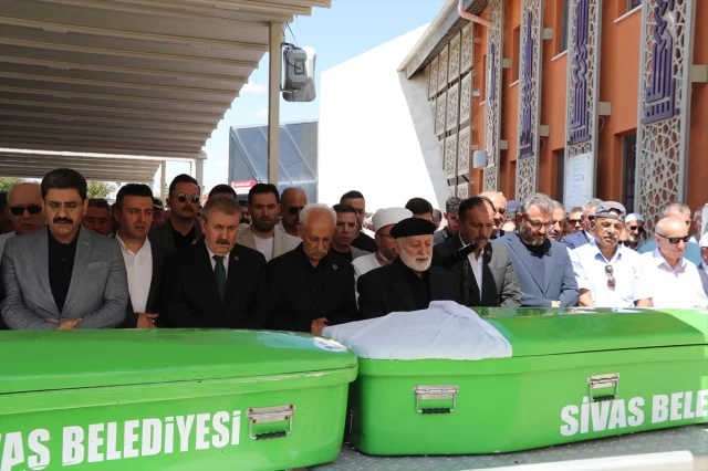 Büyük Birlik Partisi Lideri Destici, Sivas'ta Duygusal Törene Katılım Gösterdi