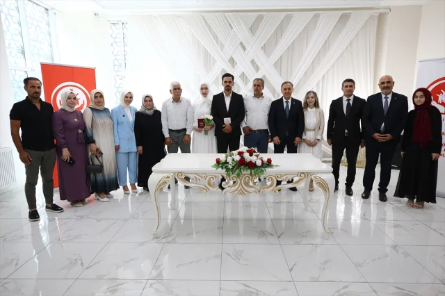 Bingöl'de Genç Çiftin Nikah Törenine Bakan Katılımı