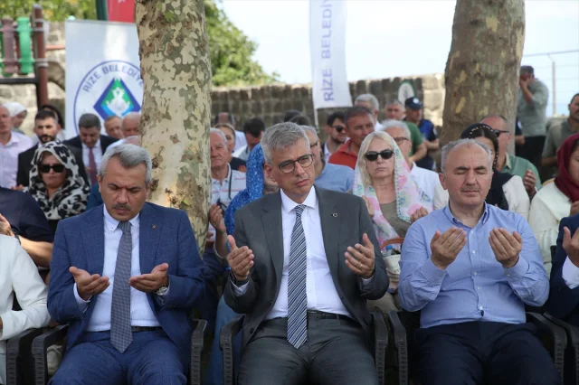 Sağlık Bakanı Memişoğlu'nun Rize Ziyaretinde Duygusal Anlar