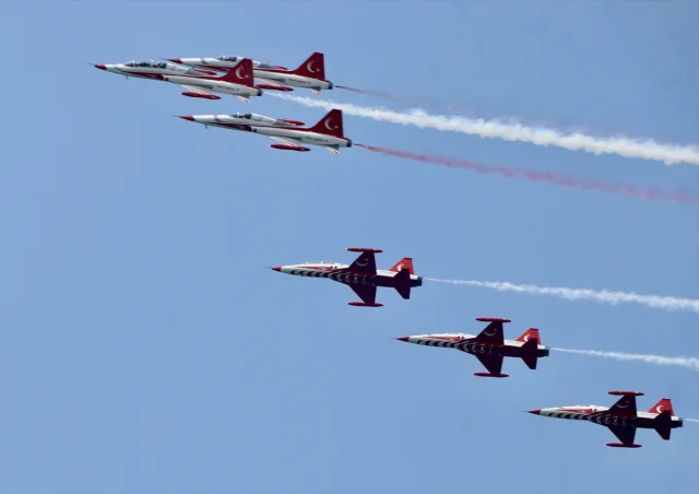 Türk Yıldızları Trabzon Semalarında Coşkuyla Karşılandı