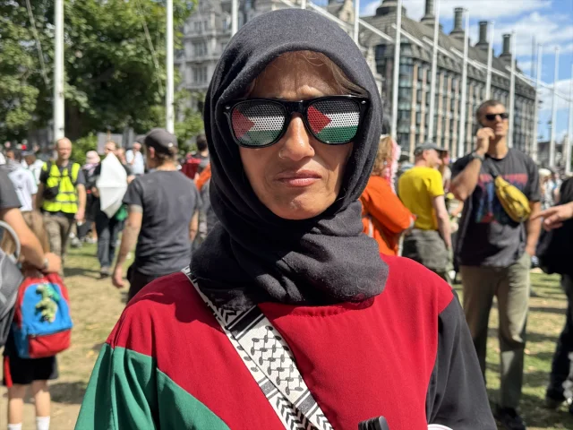 Londra'da Tartışmalı Protesto 200 Kişilik Gözaltıyla Sonuçla...