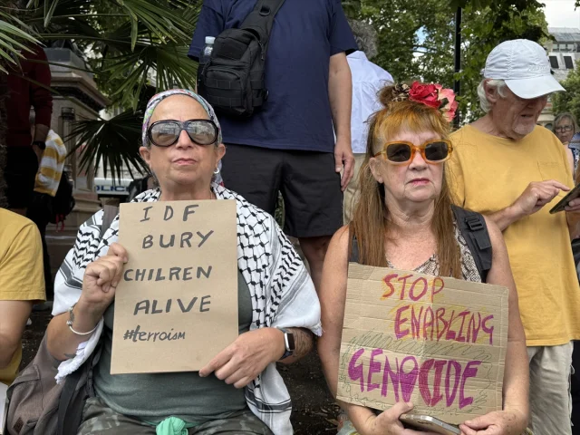 Londra'da Tartışmalı Protesto 200 Kişilik Gözaltıyla Sonuçlandı