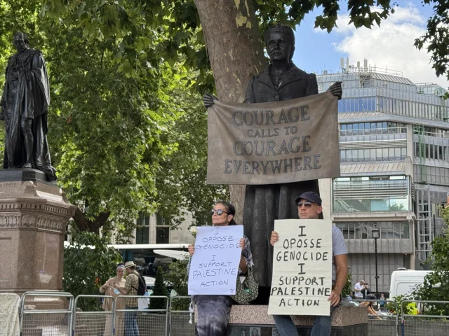 Londra'da Tartışmalı Protesto 200 Kişilik Gözaltıyla Sonuçlandı