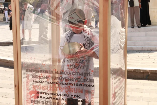 Bursa'da İmam Hatip Öğrencileri Gazze İçin Sessiz Etkinlik Düzenledi