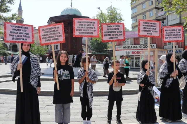 Bursa'da İmam Hatip Öğrencileri Gazze İçin Sessiz Etkinlik Düzenledi