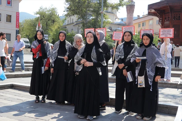 Bursa'da İmam Hatip Öğrencileri Gazze İçin Sessiz Etkinlik Düzenledi
