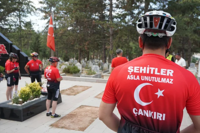 Çorum'da Bisikletseverlerden Şehit Aybüke Öğretmene Anlamlı Ziyaret