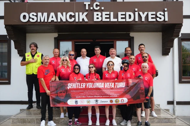 Çorum'da Bisikletseverlerden Şehit Aybüke Öğretmene Anlamlı Ziyaret
